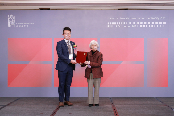 Dr Franco Leung King-Chi, Assistant Professor, Department of Applied Biology and Chemical Technology, The Hong Kong Polytechnic University and Professor Rosie Young (Guest of Honour)